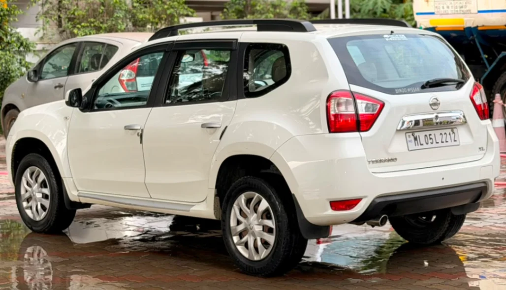 Nissan Terrano - Thumbnail 5