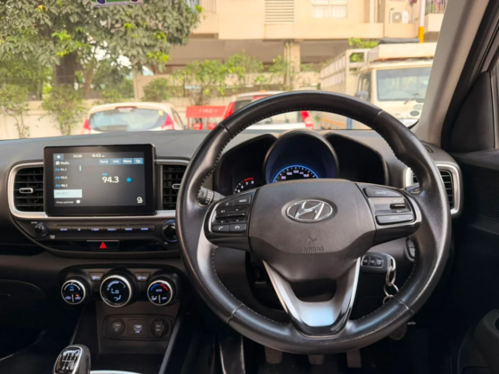 Hyundai Venue - Thumbnail 12