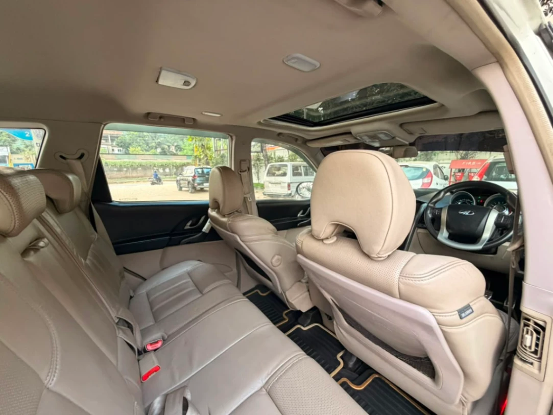 Mahindra XUV 500 - Thumbnail 7