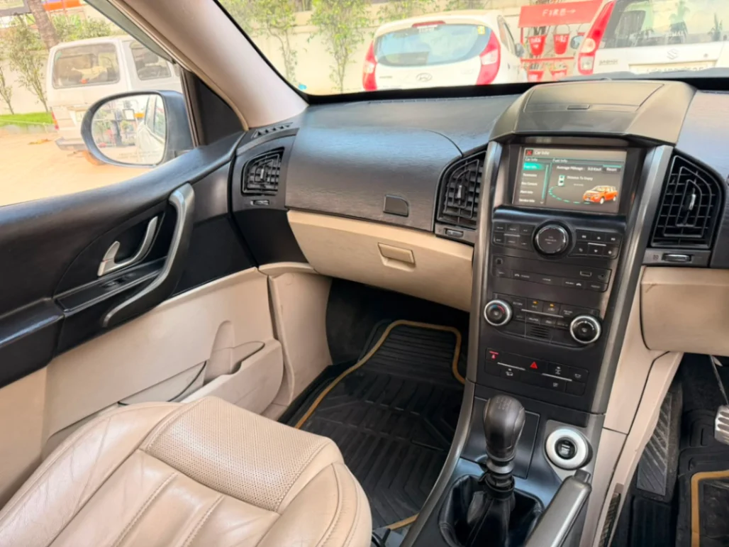 Mahindra XUV 500 - Thumbnail 10