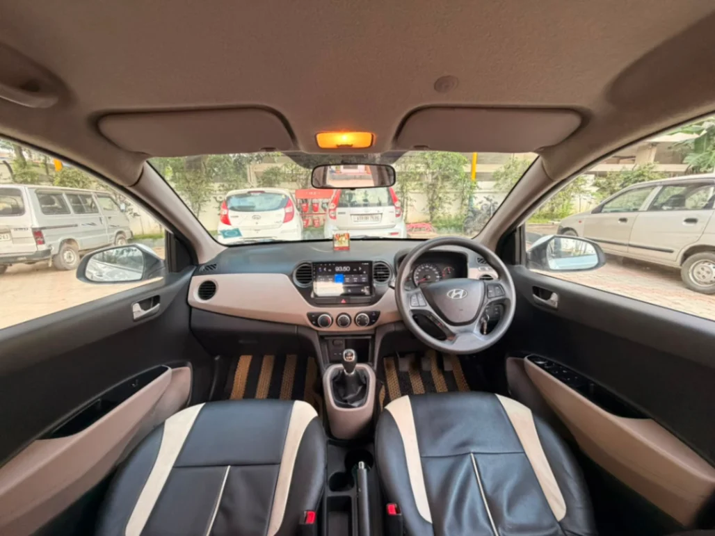 Hyundai Xcent - Thumbnail 3