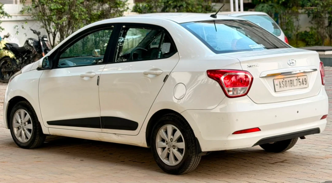 Hyundai Xcent - Thumbnail 4