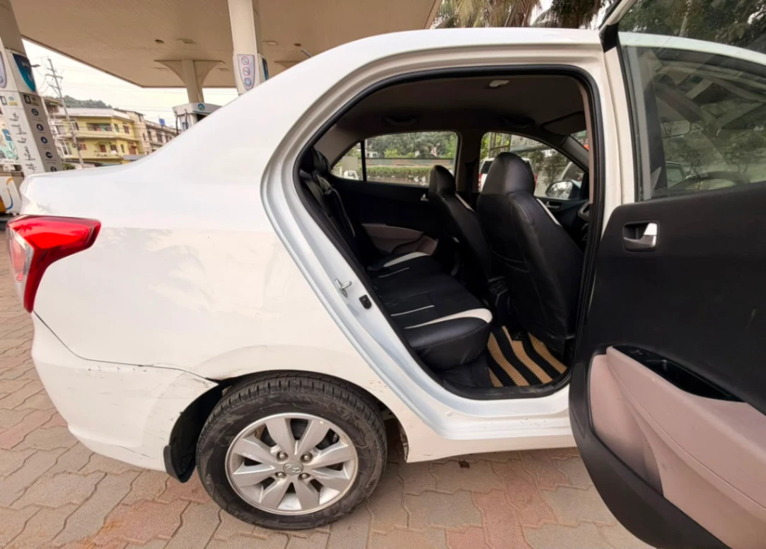Hyundai Xcent - Thumbnail 5