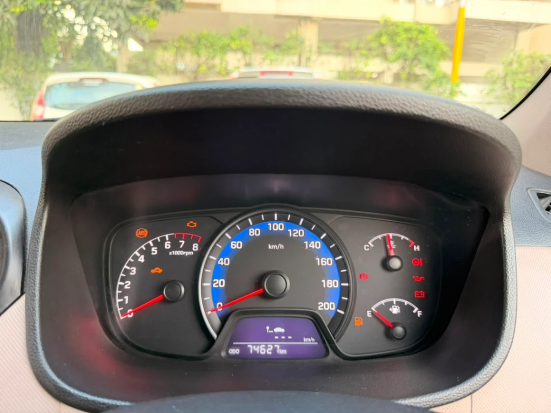 Hyundai Xcent - Thumbnail 10