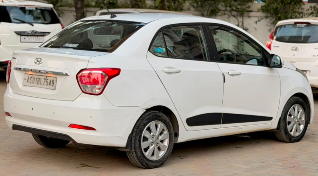 Hyundai Xcent - Thumbnail 11