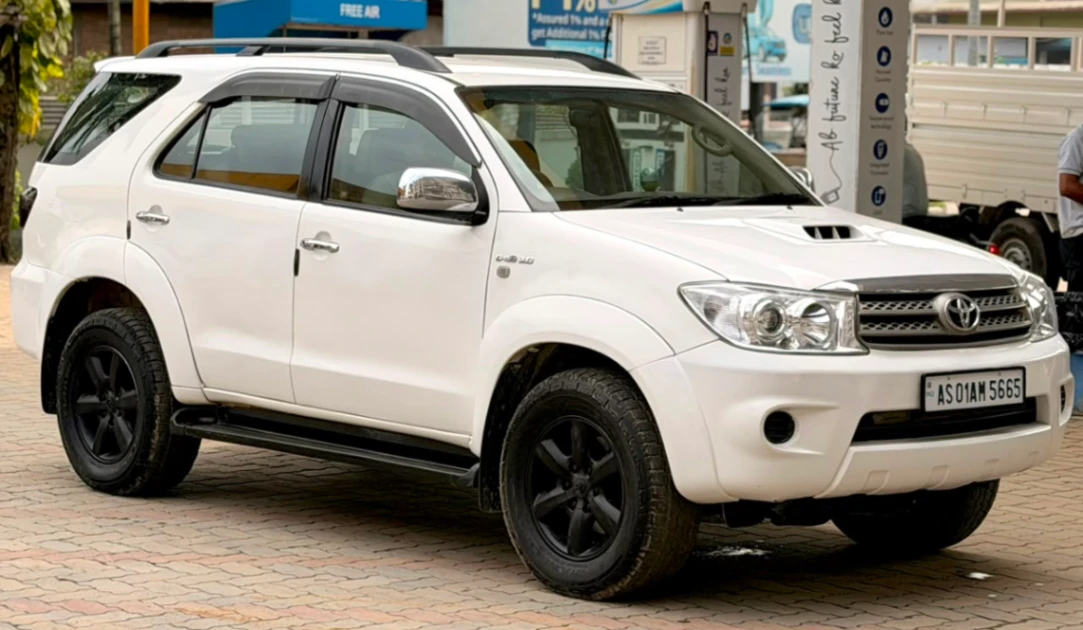 Toyota Fortuner - Thumbnail 2