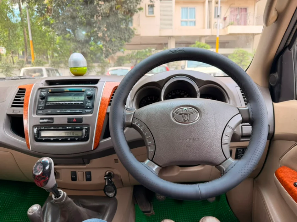 Toyota Fortuner - Thumbnail 4