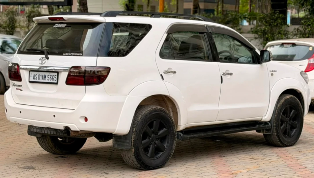 Toyota Fortuner - Thumbnail 5