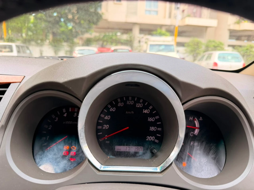 Toyota Fortuner - Thumbnail 9