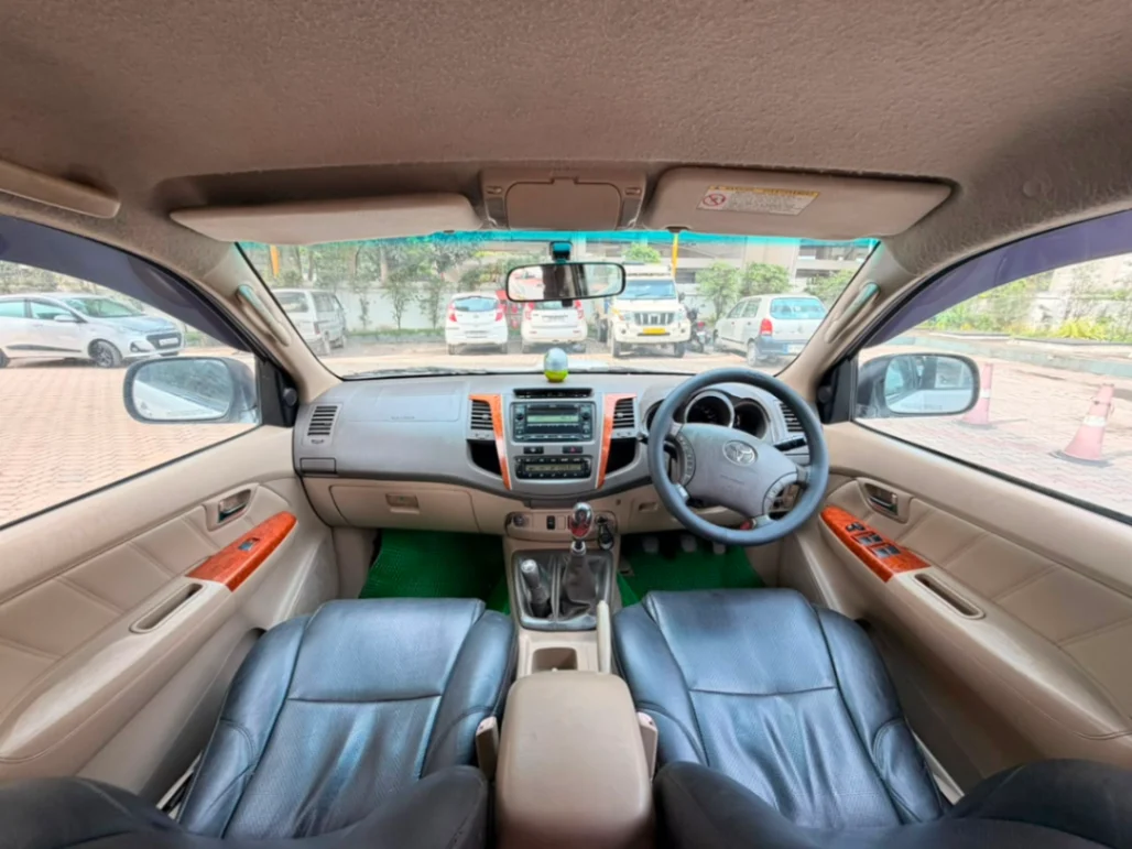Toyota Fortuner - Thumbnail 10