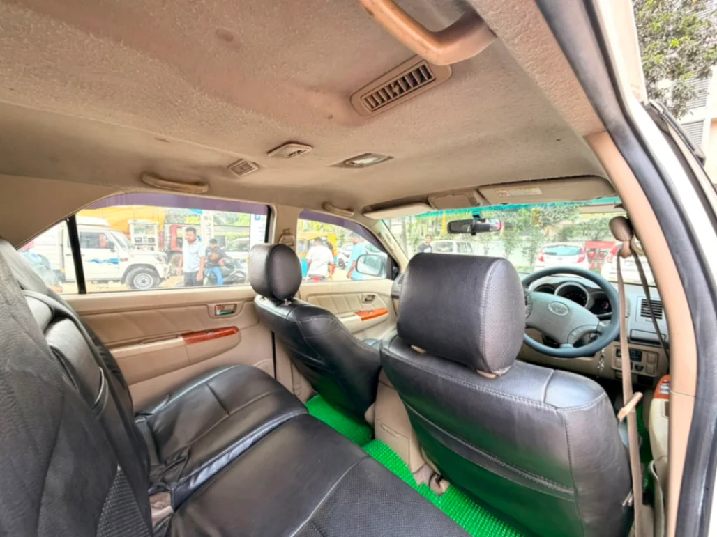 Toyota Fortuner - Thumbnail 11