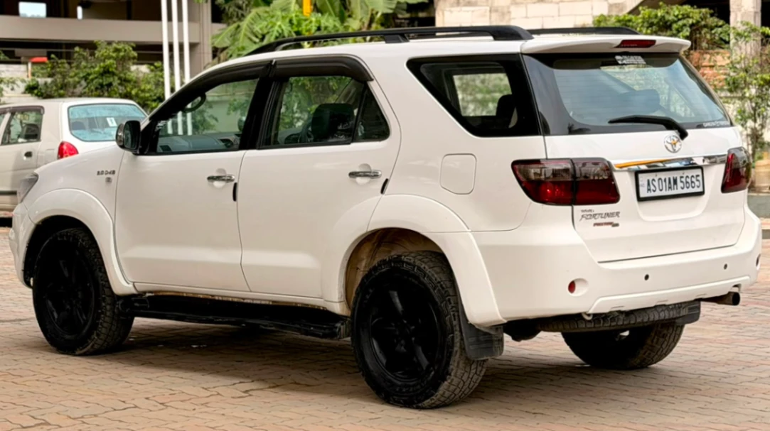 Toyota Fortuner - Thumbnail 12
