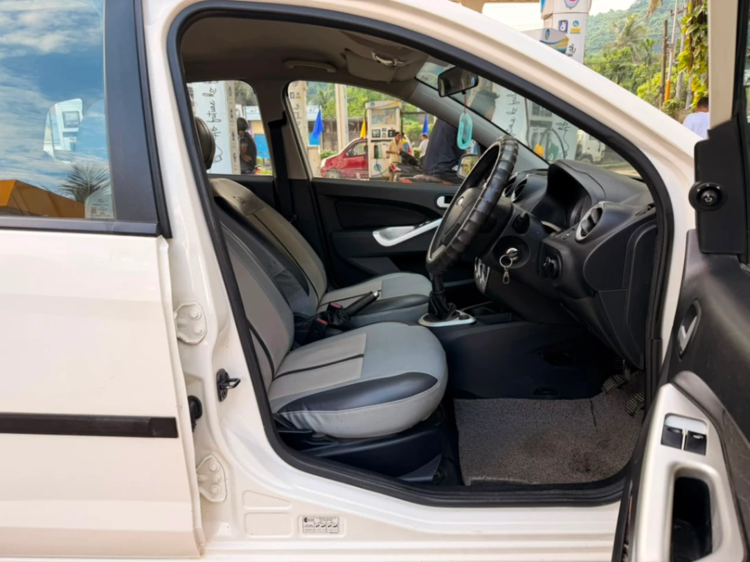 Ford Figo - Thumbnail 2