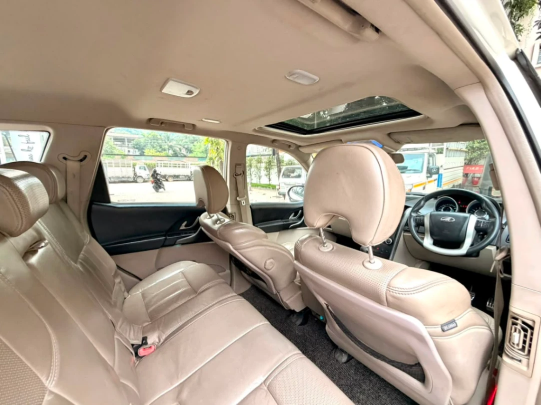 Mahindra XUV 500 - Thumbnail 2