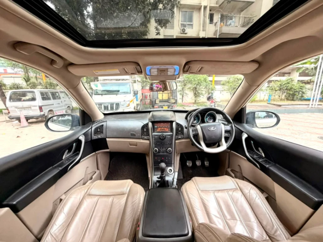 Mahindra XUV 500 - Thumbnail 12