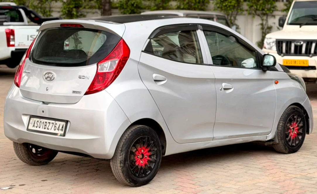 Hyundai EON - Thumbnail 3