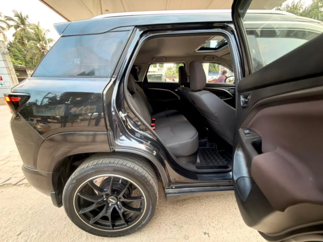 Maruti Suzuki Brezza - Thumbnail 7