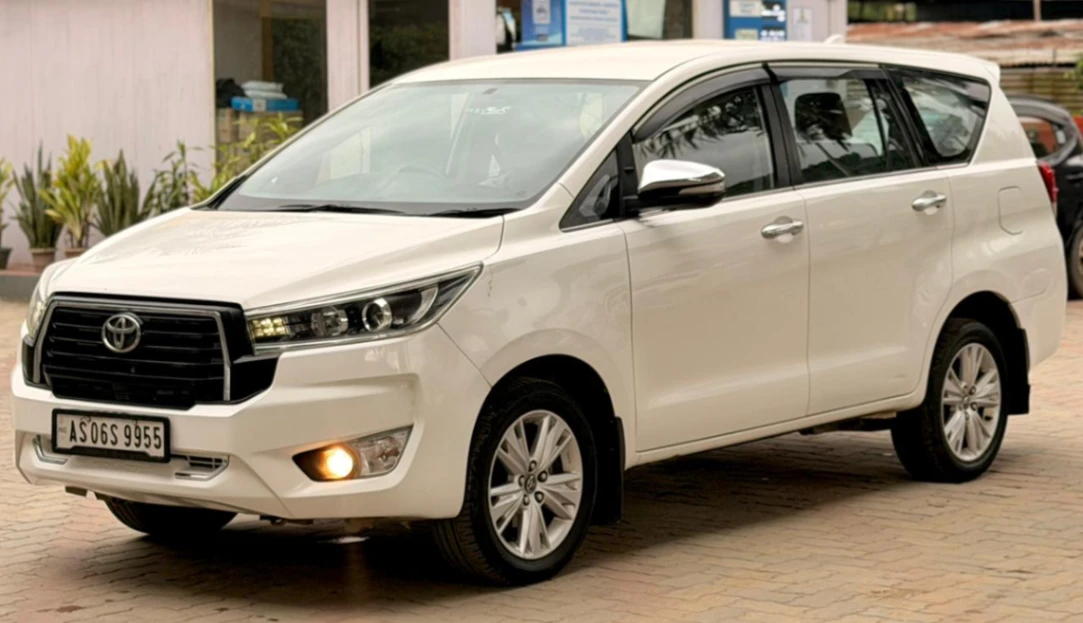 Toyota Innova Crysta - Thumbnail 2