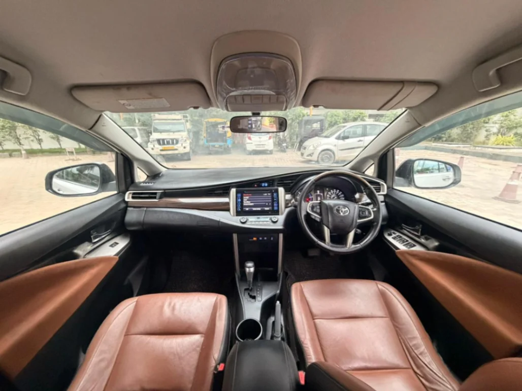 Toyota Innova Crysta - Thumbnail 5