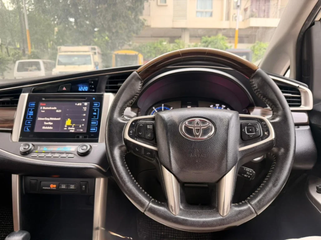 Toyota Innova Crysta - Thumbnail 6