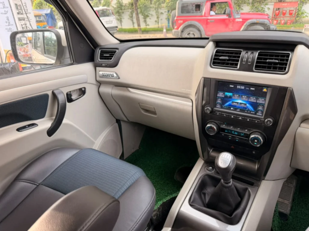Mahindra SCORPIO - Thumbnail 6