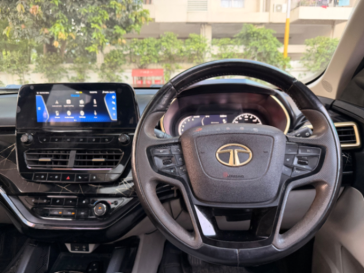 Tata Safari - Thumbnail 5