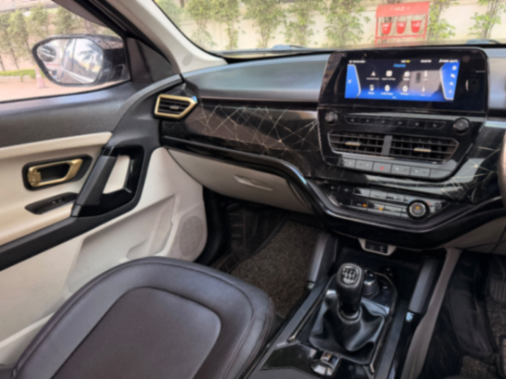 Tata Safari - Thumbnail 7