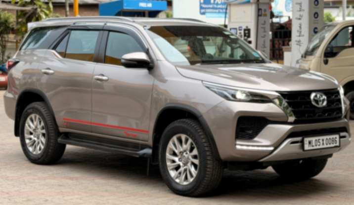 Toyota Fortuner - Thumbnail 3