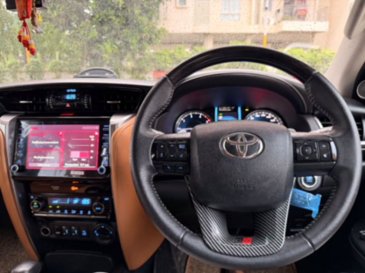 Toyota Fortuner - Thumbnail 6