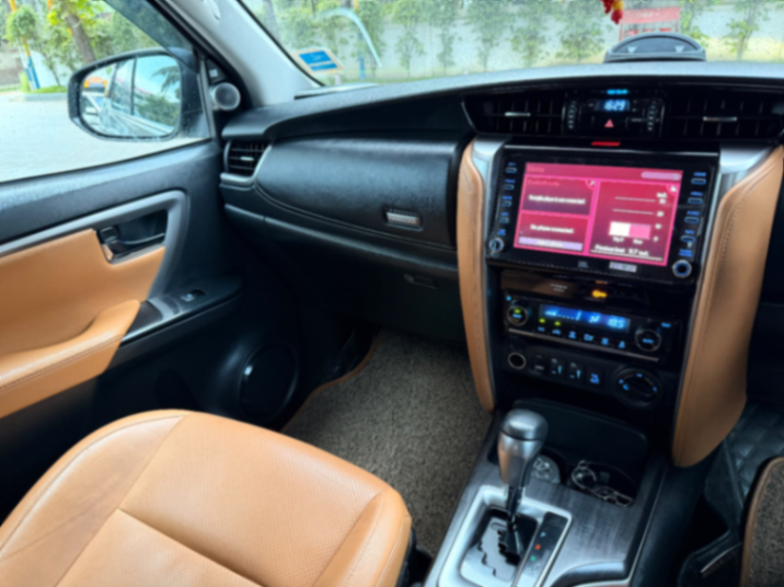 Toyota Fortuner - Thumbnail 8