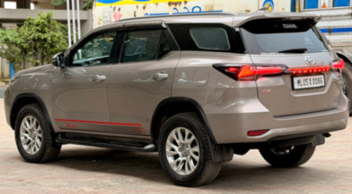 Toyota Fortuner - Thumbnail 9