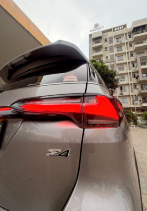 Toyota Fortuner - Thumbnail 11