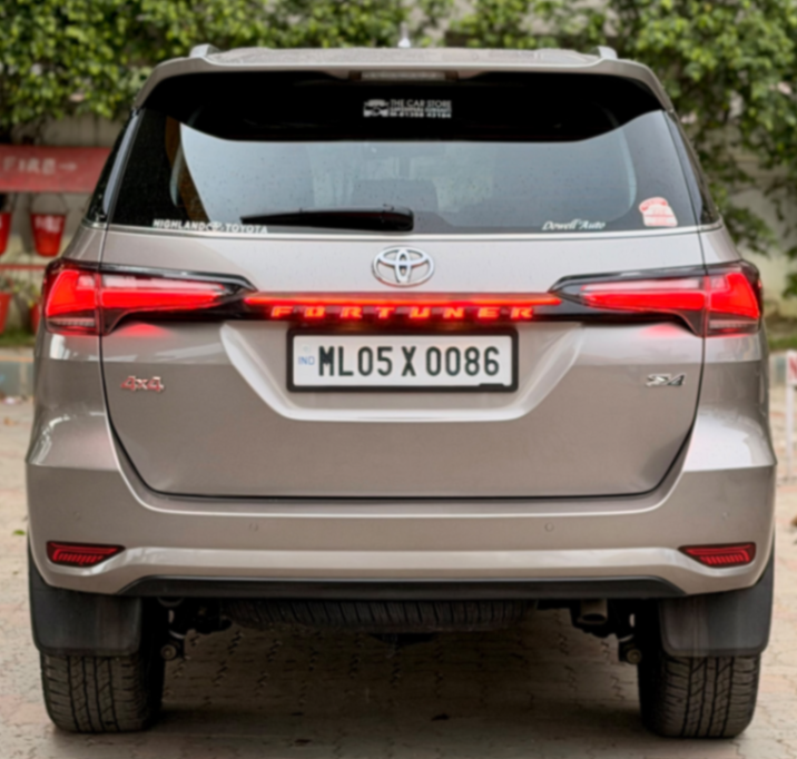 Toyota Fortuner - Thumbnail 12