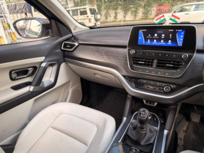 Tata Safari - Thumbnail 8