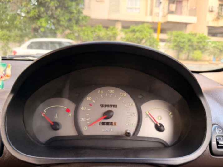 Hyundai Santro - Thumbnail 9