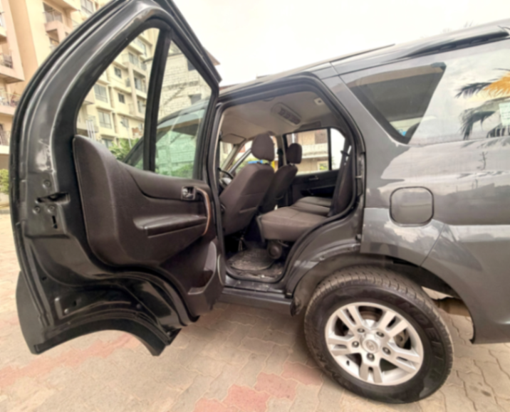 Tata Safari - Thumbnail 4