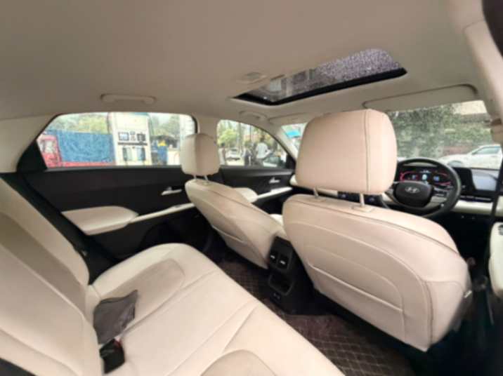 Hyundai Verna - Thumbnail 4