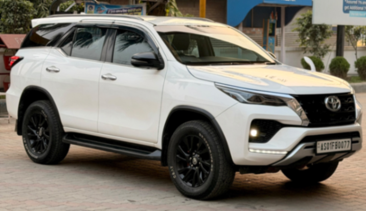 Toyota Fortuner - Thumbnail 3