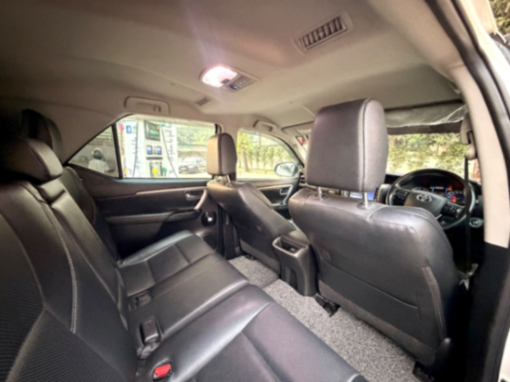 Toyota Fortuner - Thumbnail 4