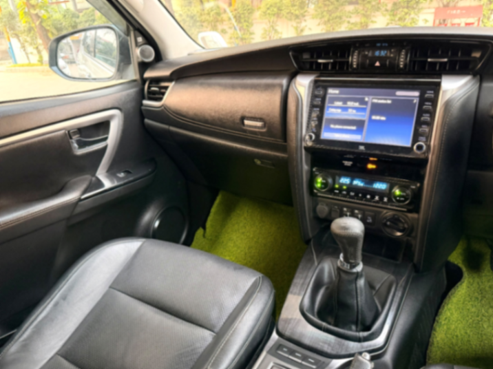 Toyota Fortuner - Thumbnail 7