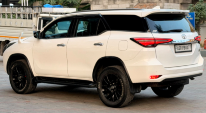 Toyota Fortuner - Thumbnail 11