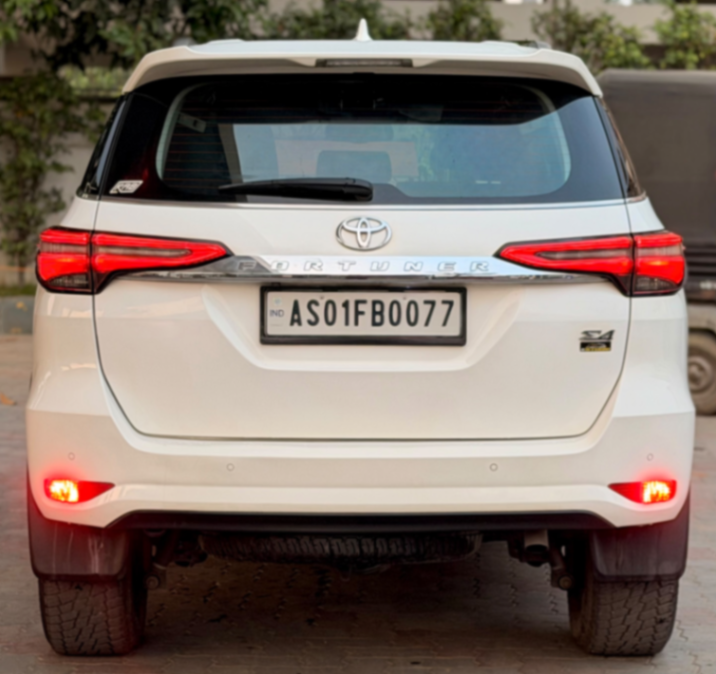 Toyota Fortuner - Thumbnail 12