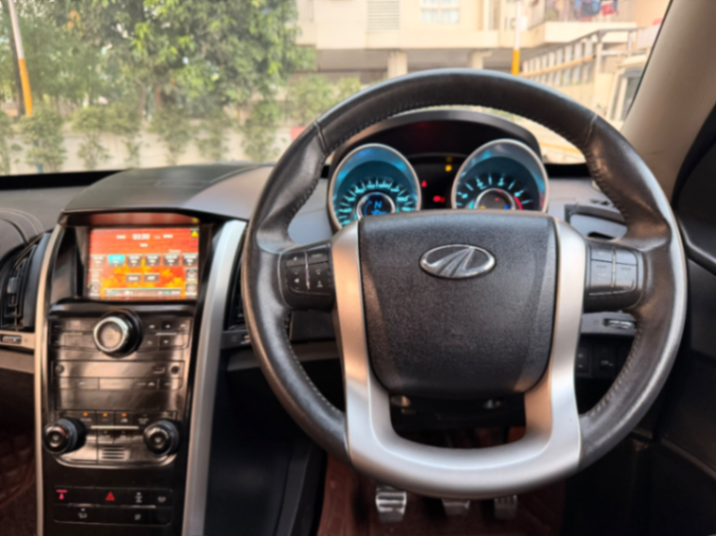 Mahindra XUV 500 - Thumbnail 6