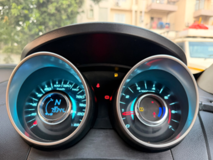 Mahindra XUV 500 - Thumbnail 7
