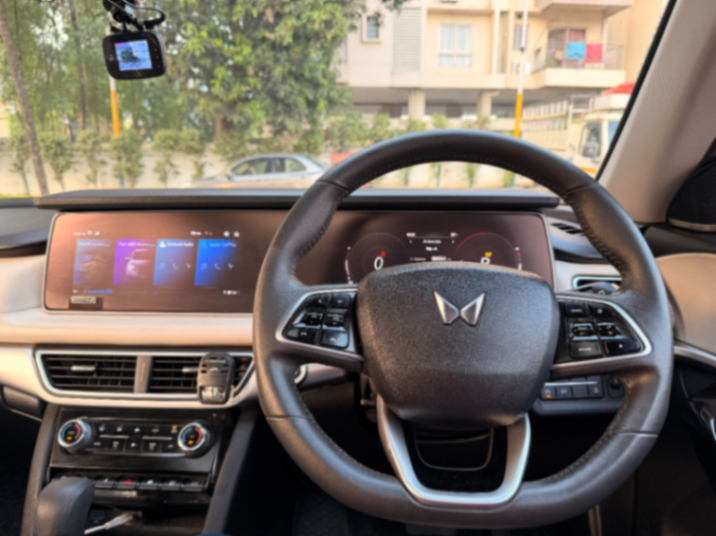 Mahindra Xuv 700 - Thumbnail 6