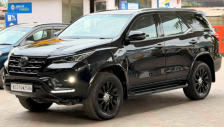 Toyota Fortuner - Thumbnail 2