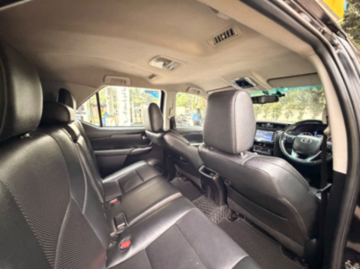 Toyota Fortuner - Thumbnail 4
