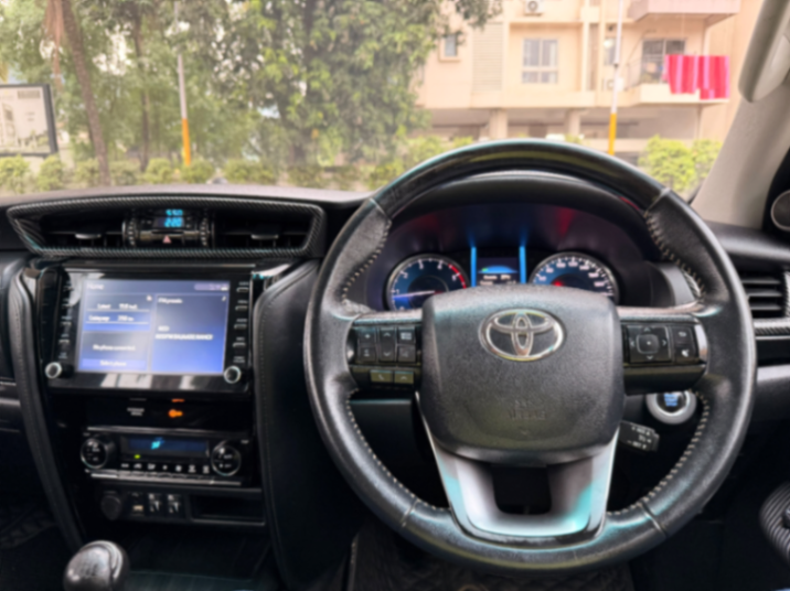 Toyota Fortuner - Thumbnail 6