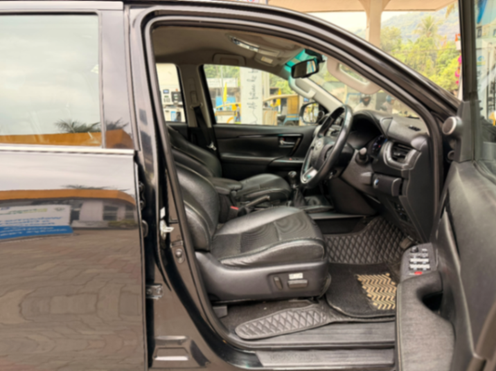 Toyota Fortuner - Thumbnail 8