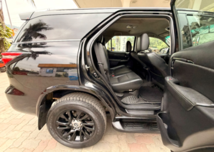 Toyota Fortuner - Thumbnail 9